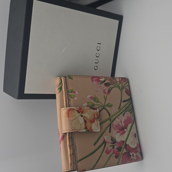 Gucci Elegant Bloom Pink Floral Women's Bi-fold Wallet (EUC)(BOX)(COA)✨️💖✨️ - Picture 13 of 16